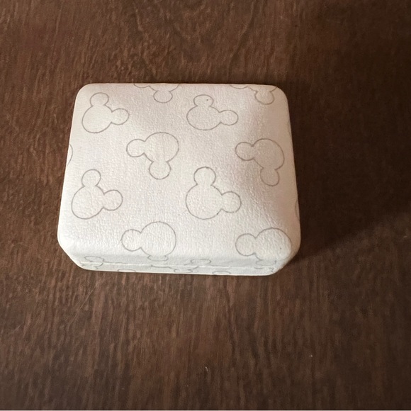 Disney Parks Sterling Silver 925 Mickey mouse ears Icon Post Earrings Gift Box - Picture 10 of 12